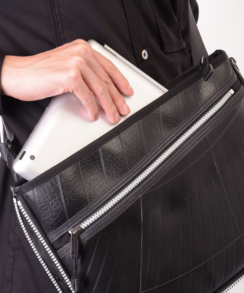 サコッシュバッグ エクスパンダブル／BEATTEX ナイトライドモデル